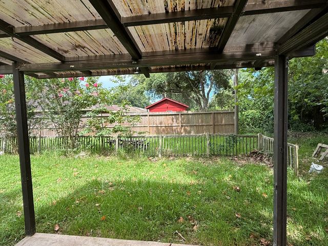 5525 Main Street, Santa Fe, TX 77510