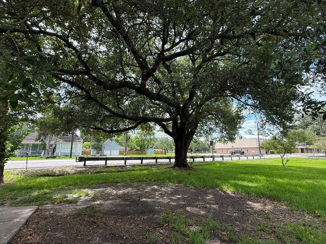 5525 Main Street, Santa Fe, TX 77510