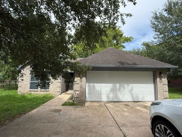 5525 Main Street, Santa Fe, TX 77510