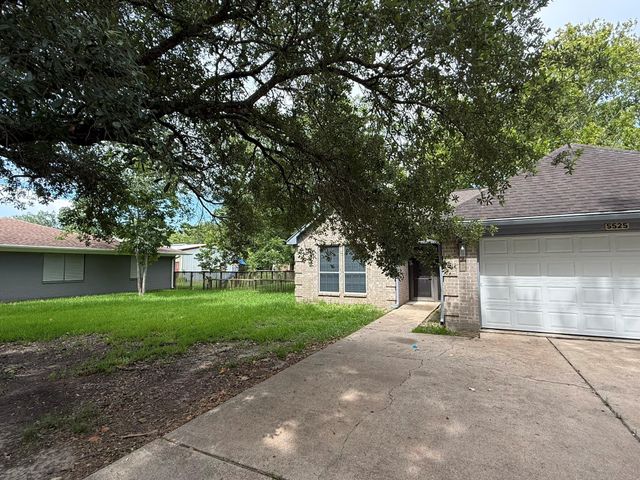 5525 Main Street, Santa Fe, TX 77510