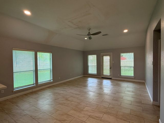 5525 Main Street, Santa Fe, TX 77510