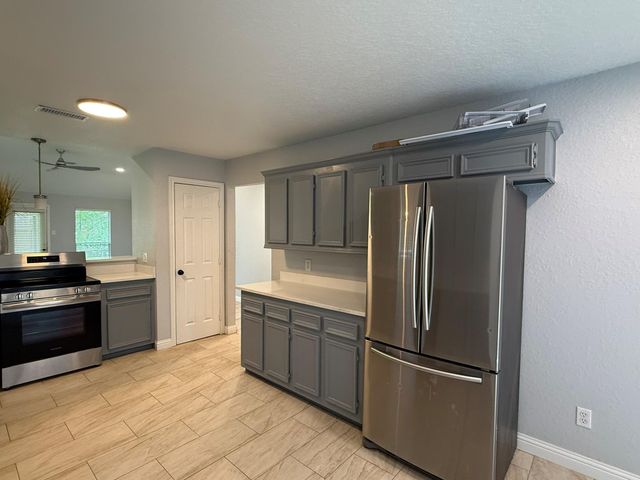 5525 Main Street, Santa Fe, TX 77510