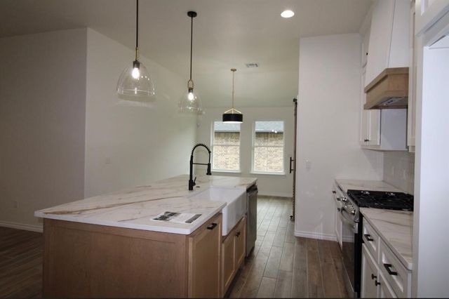 125 Firethorn Way, Noble, OK 73068
