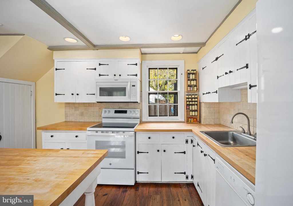 1799 PICKERING RD, Phoenixville, PA 19460