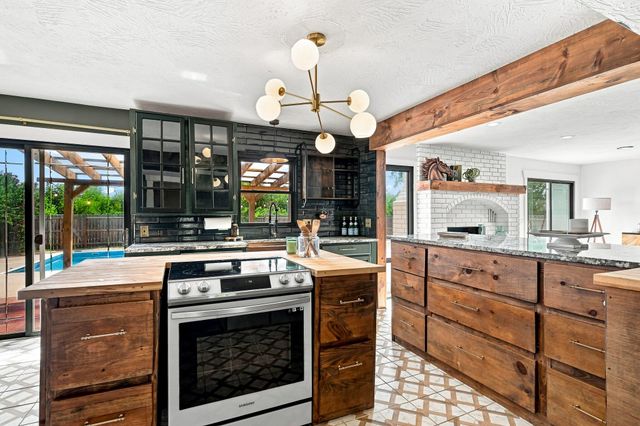 3108 W Bridlewood Trail, Ozark, MO 65721
