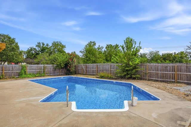 3108 W Bridlewood Trail, Ozark, MO 65721