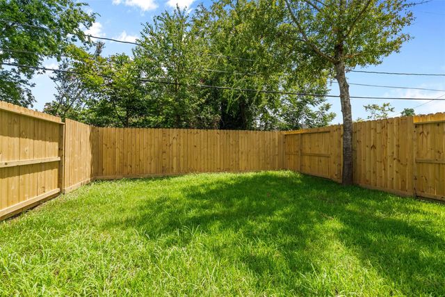 9110 Everglade B, Houston, TX 77078