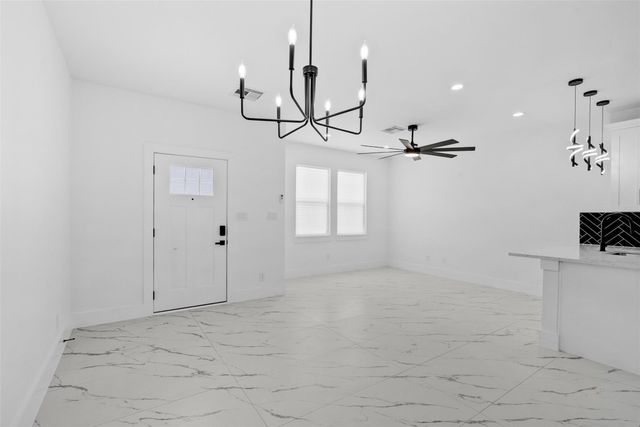 9110 Everglade B, Houston, TX 77078