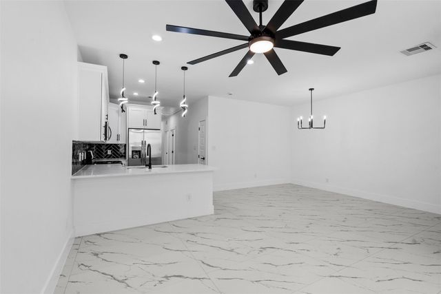 9110 Everglade B, Houston, TX 77078