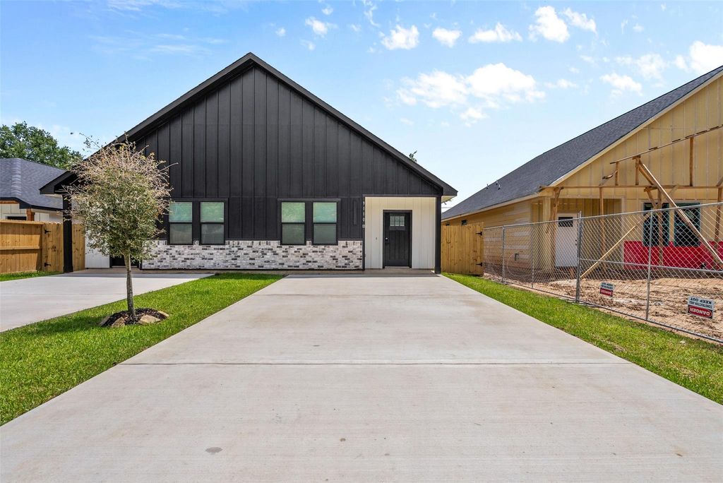 9110 Everglade B, Houston, TX 77078