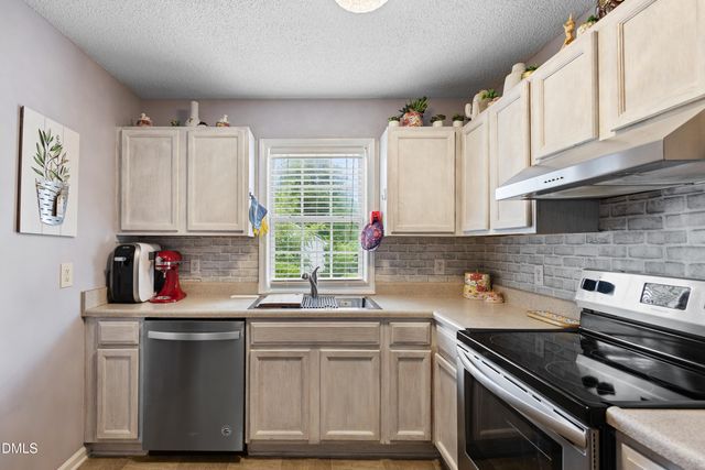 2889 Bennington Drive, Clayton, NC 27520
