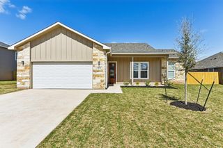 104 Callie ST, Smithville, TX 78957