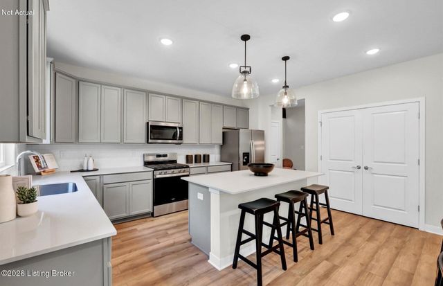 16925 Aiken Ridge Cir, Louisville, KY 40245