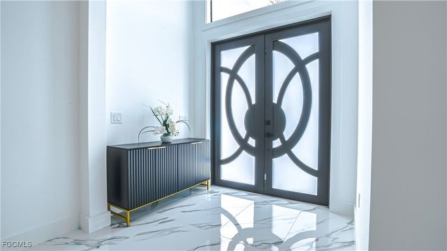 2565 28th AVE SE, Naples, FL 34117