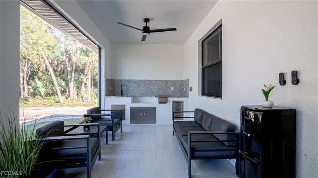 2565 28th AVE SE, Naples, FL 34117