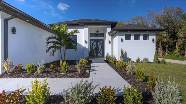 2565 28th AVE SE, Naples, FL 34117