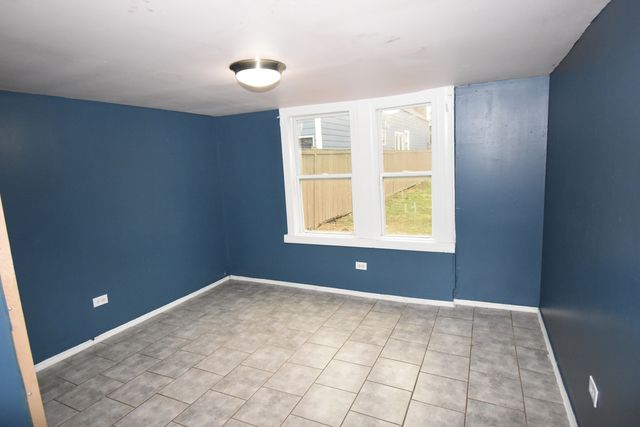 4250 S Artesian Avenue, Chicago, IL 60632