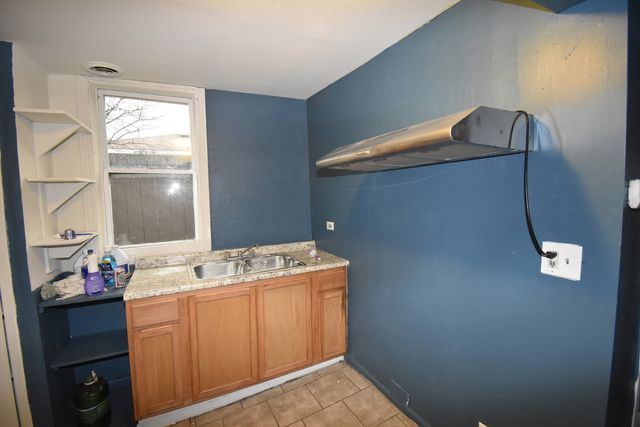 4250 S Artesian Avenue, Chicago, IL 60632