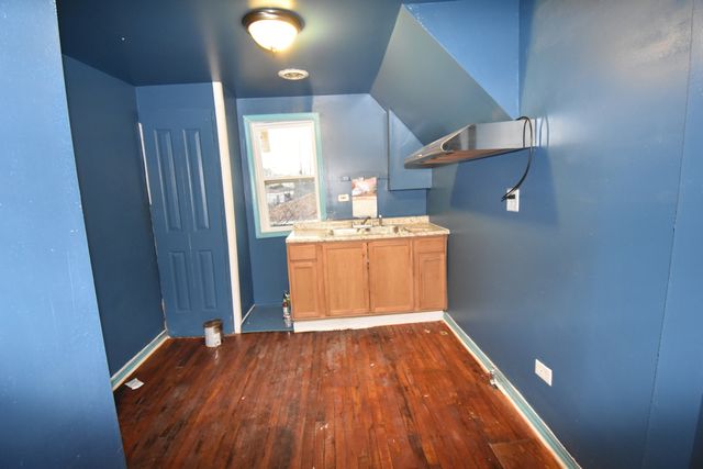 4250 S Artesian Avenue, Chicago, IL 60632