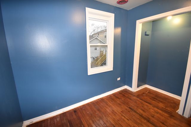 4250 S Artesian Avenue, Chicago, IL 60632