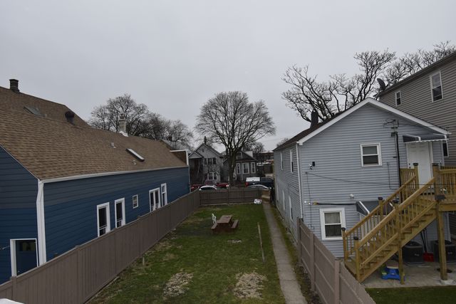 4250 S Artesian Avenue, Chicago, IL 60632