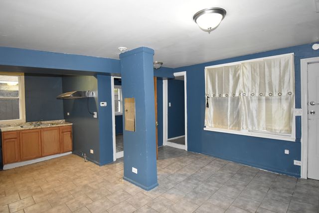 4250 S Artesian Avenue, Chicago, IL 60632