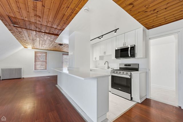 7635 W Foster Avenue, Chicago, IL 60656