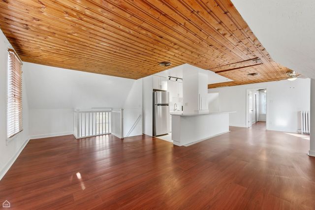 7635 W Foster Avenue, Chicago, IL 60656