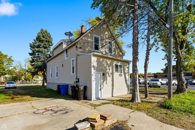 7635 W Foster Avenue, Chicago, IL 60656