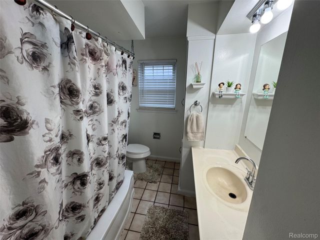 20312 Carlysle Street, Dearborn, MI 48124