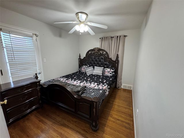 20312 Carlysle Street, Dearborn, MI 48124