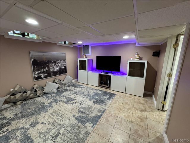 20312 Carlysle Street, Dearborn, MI 48124