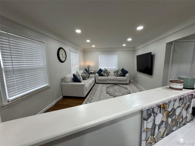 20312 Carlysle Street, Dearborn, MI 48124