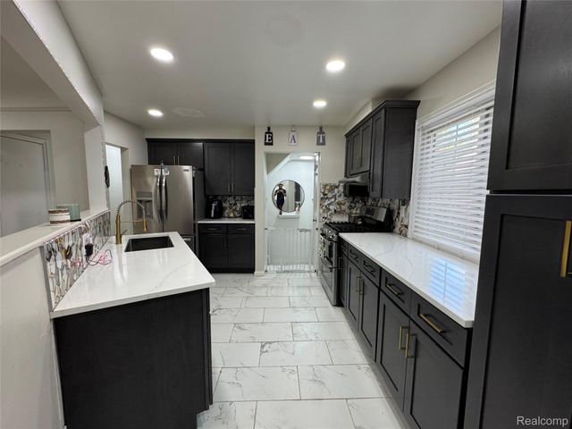 20312 Carlysle Street, Dearborn, MI 48124