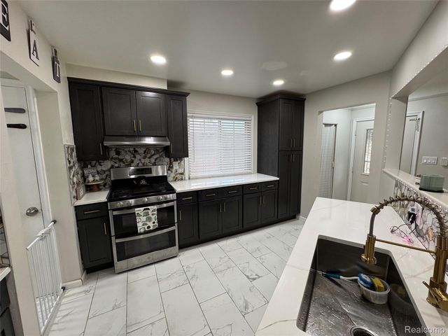 20312 Carlysle Street, Dearborn, MI 48124