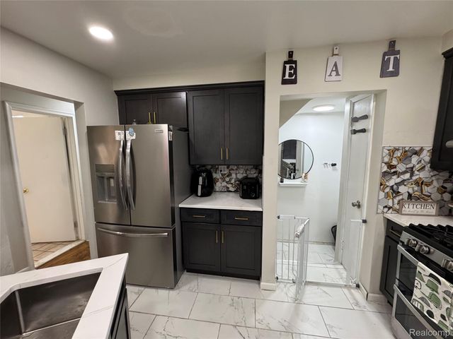 20312 Carlysle Street, Dearborn, MI 48124