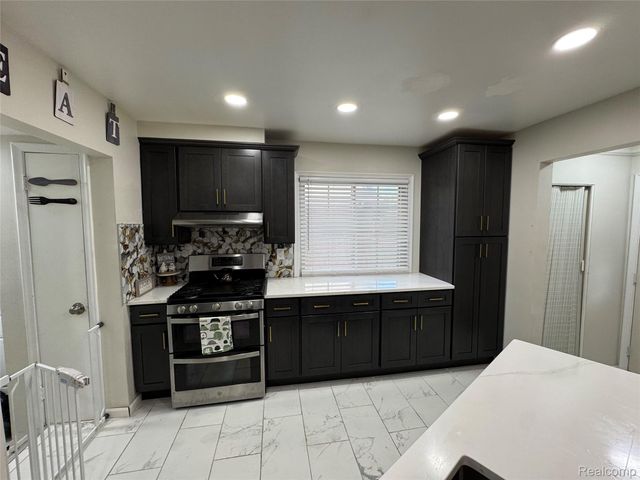 20312 Carlysle Street, Dearborn, MI 48124