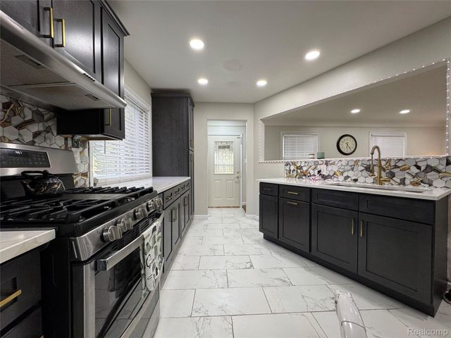 20312 Carlysle Street, Dearborn, MI 48124