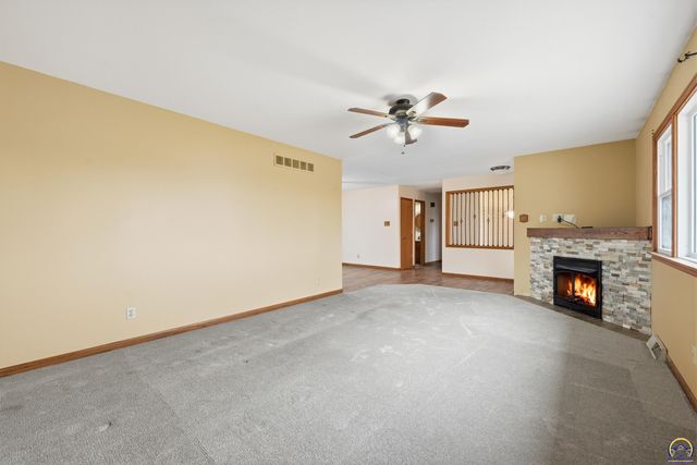 2879 27th ST, Topeka, KS 66617