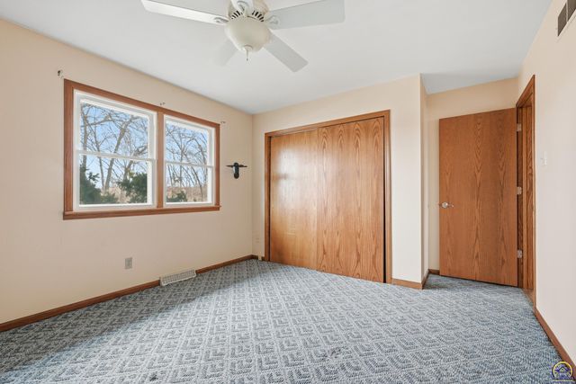 2879 27th ST, Topeka, KS 66617