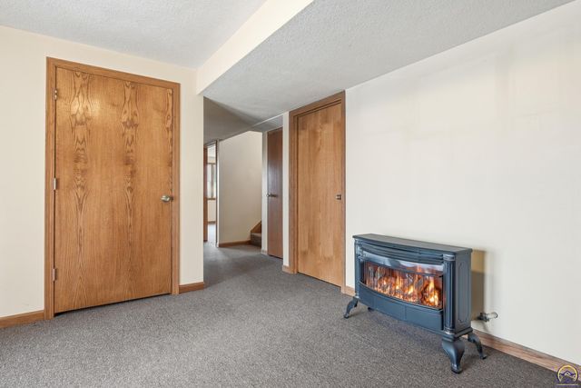 2879 27th ST, Topeka, KS 66617