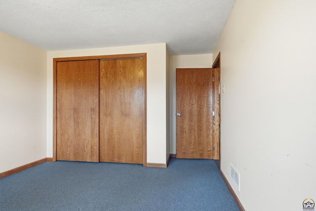 2879 27th ST, Topeka, KS 66617