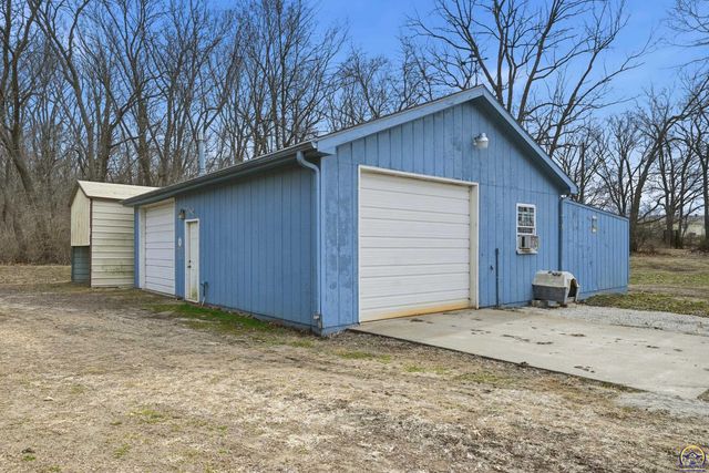 2879 27th ST, Topeka, KS 66617