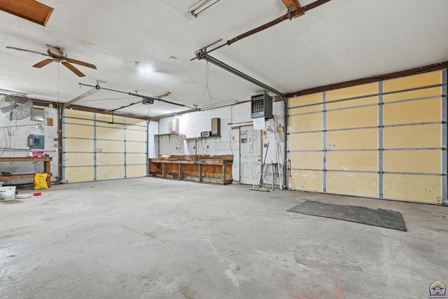 2879 27th ST, Topeka, KS 66617