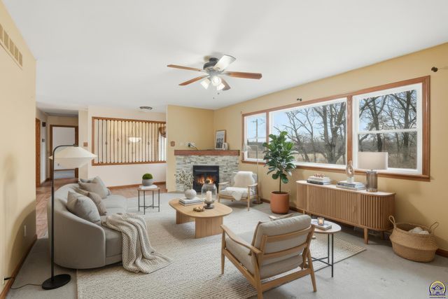 2879 27th ST, Topeka, KS 66617