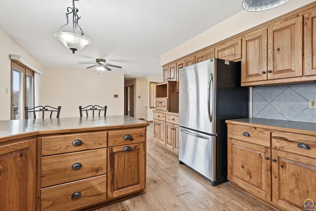 2879 27th ST, Topeka, KS 66617