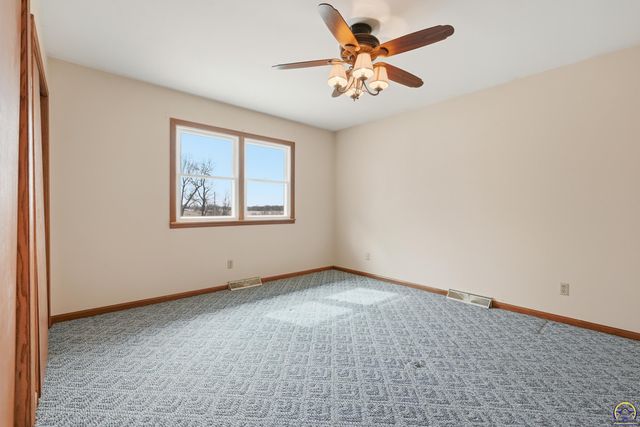 2879 27th ST, Topeka, KS 66617