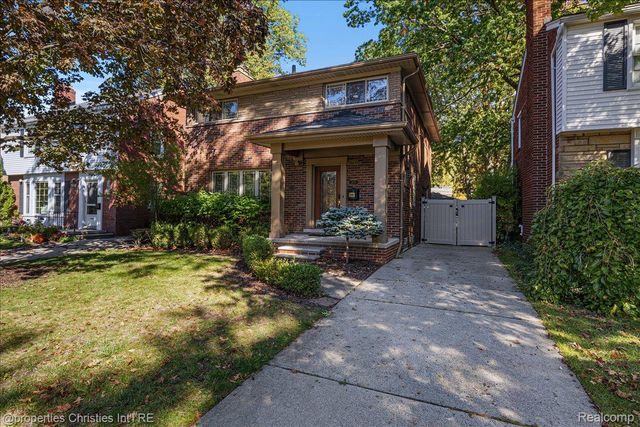 1870 Prestwick Road, Grosse Pointe Woods, MI 48236