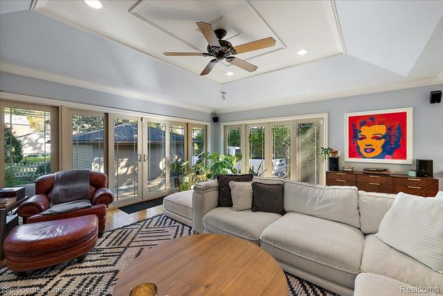 1870 Prestwick Road, Grosse Pointe Woods, MI 48236