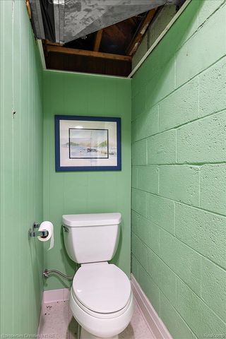 1870 Prestwick Road, Grosse Pointe Woods, MI 48236